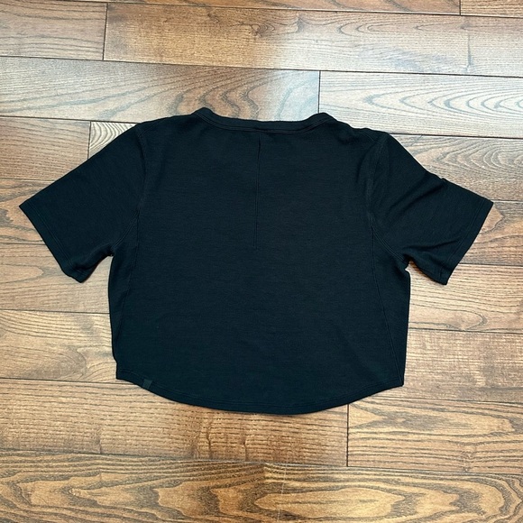 Lululemon Hold Tight Cropped T-Shirt - Picture 10 of 11